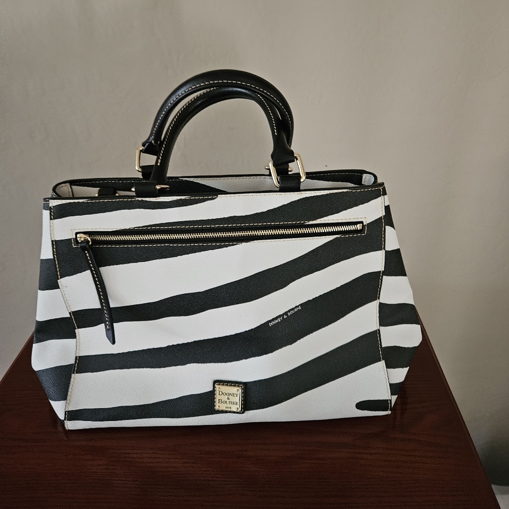 NEW ☆ Dooney & Bourke Satchel Handbag, Brand NEW!